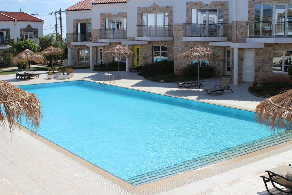 Villa mit Pool in Makry Gialos - Grapevine, 200 Meter zum Strand - B&B Pilalímata