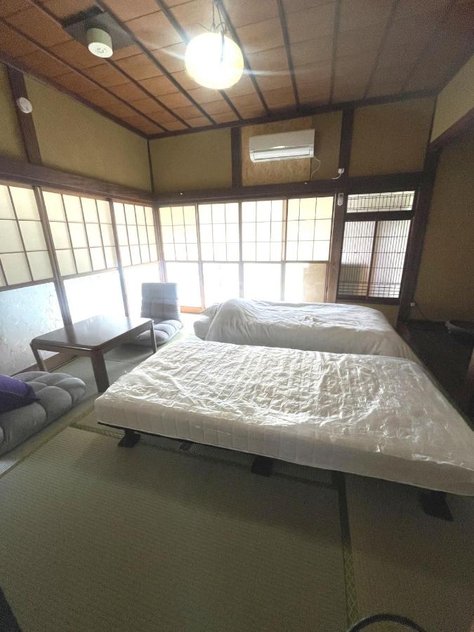 Japanese Tiger and Dragon Room For-R Funakoshi 2 Share House - B&B Yokosuka