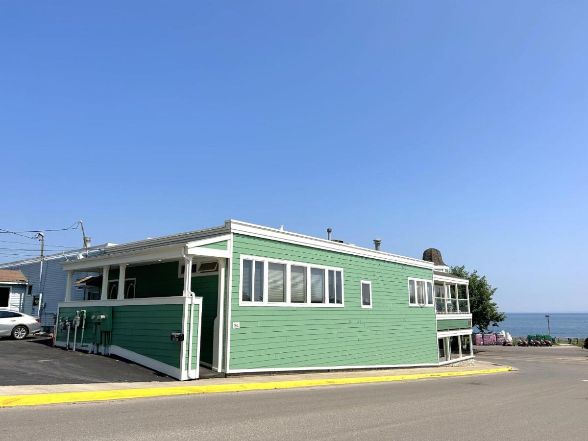 Pier Harbor #1 - B&B Saint Ignace