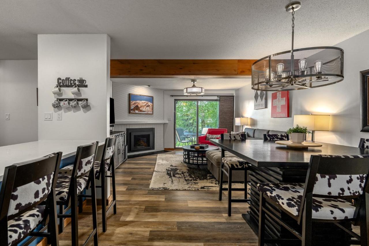 Hot tubs and pool -Looping shuttle- Cozy fireplace - B&B Steamboat Springs