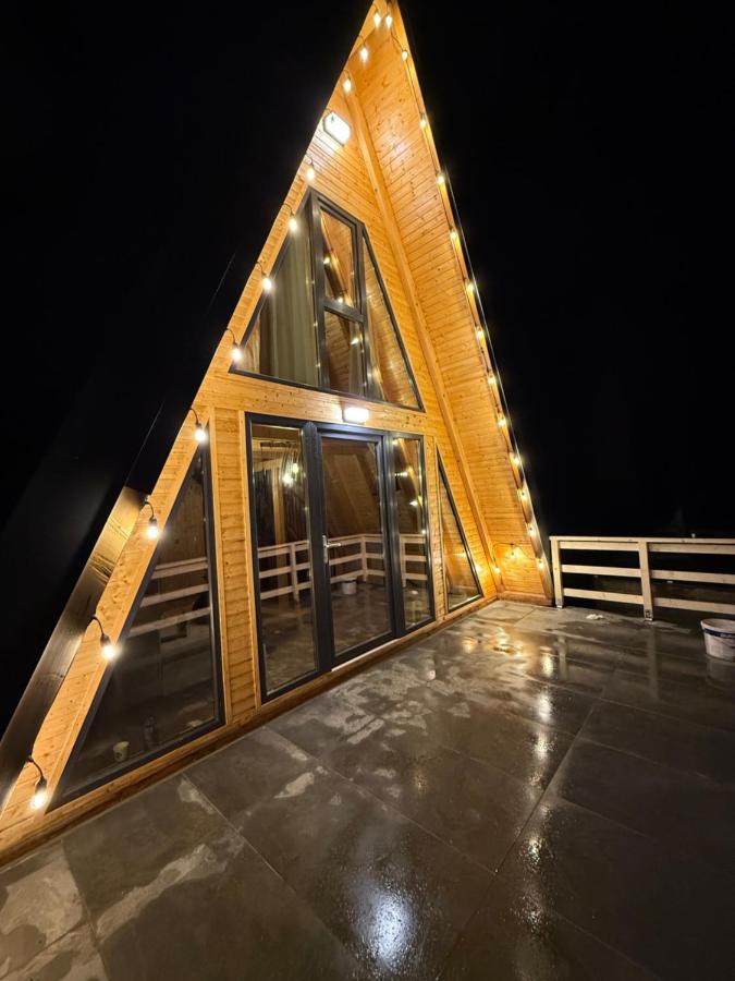 Dominic A Frame - B&B Fundata