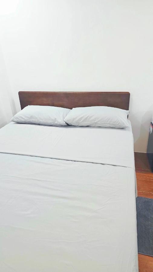 Studio Units near Airport by Jade Studio Apartments - B&B Manila