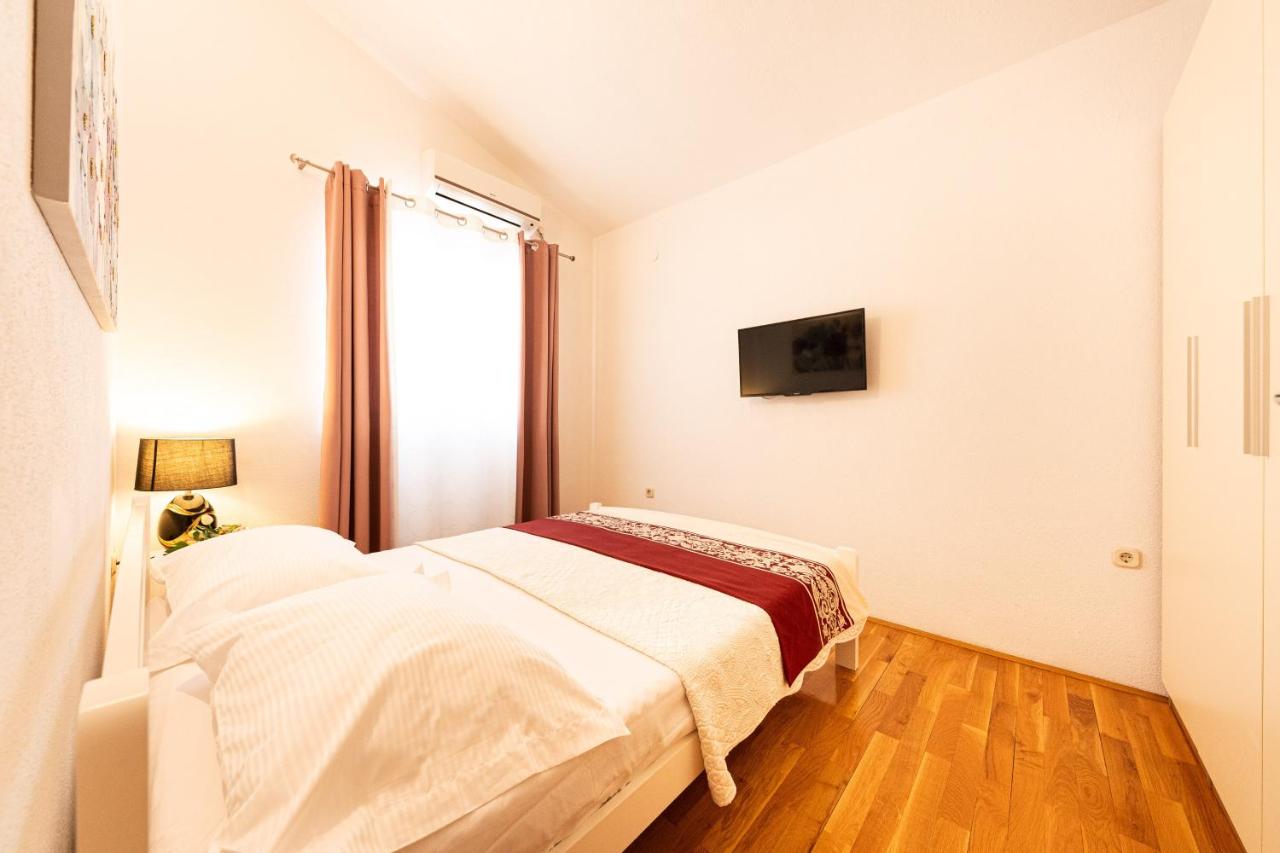 Appartamento con 2 Camere da Letto e Vista Mare 