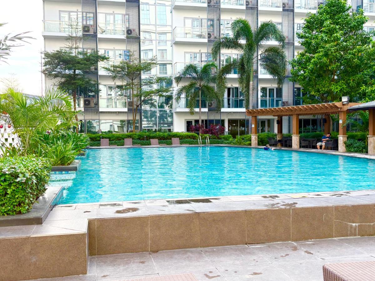 Unit 2H 81 Newport Boulevard Condominium Perfect for Layovers Across NAIA Terminal 3 - Chambres d'hôtes Manille