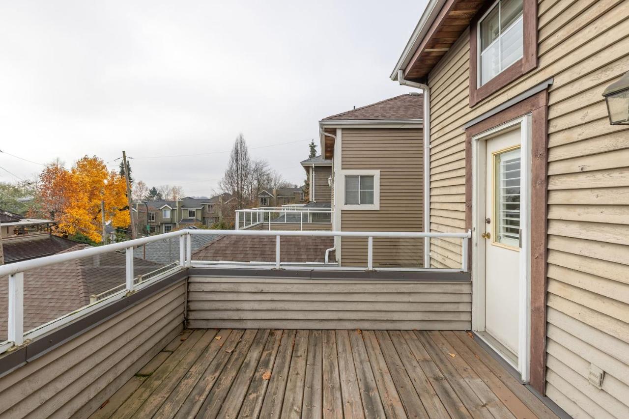 Free St Parking/Entire Local Family House/Sleep 8! - Chambres d’hôtes Vancouver