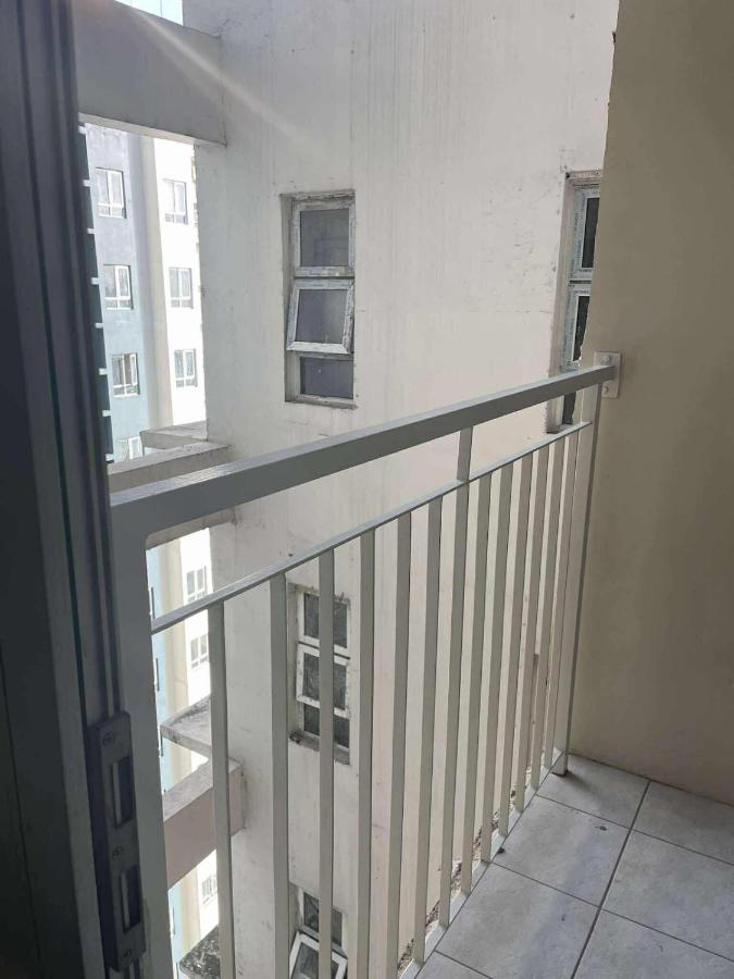 A Cozy Studio at Victoria Sports Tower with Pool Access walking distance to GMA MRT & near SM North EDSA - Chambres d'hôtes Manille