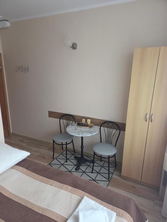 Camera Piccola Doppia con Letti Singoli