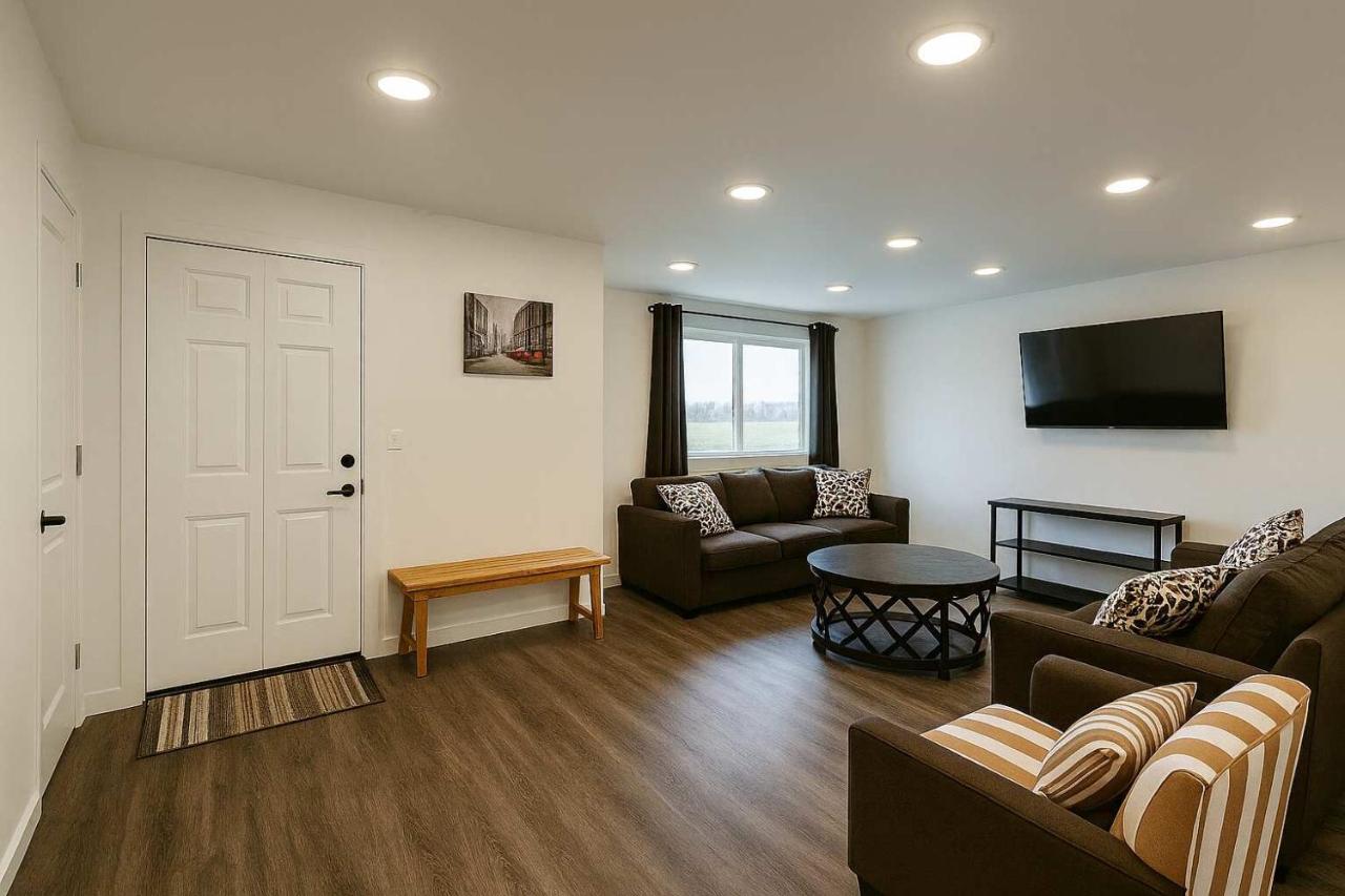 Sooke Mountain View Apartment 1 & 2 Bedroom Suite Option - B&B Sooke