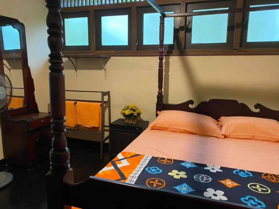 Camera Matrimoniale con Vista Giardino