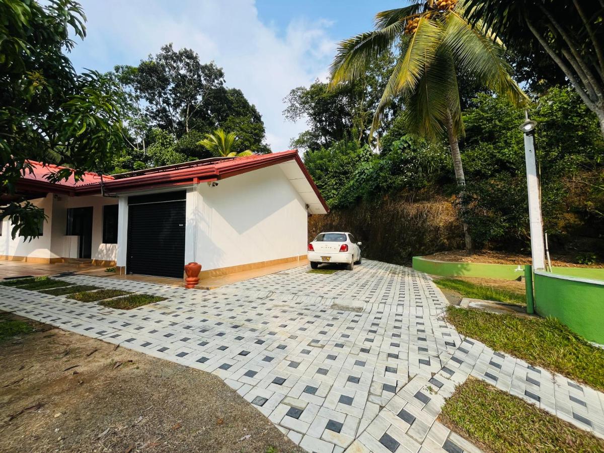 Sakura House - B&B Galle