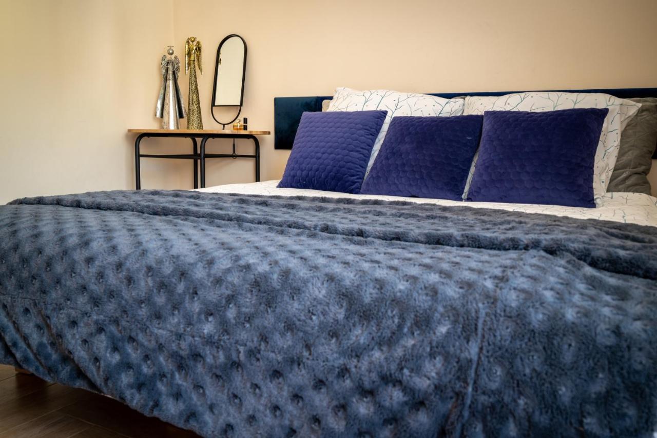 One-Bedroom Apartment with Balcony