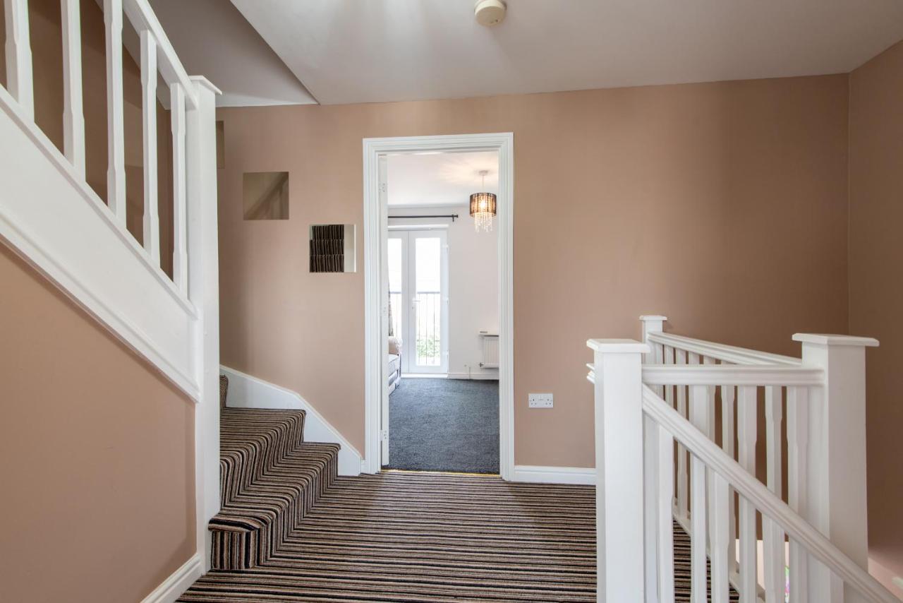 Thinford View 4 bed, 2bath, Parking, Garage - B&B Spennymoor