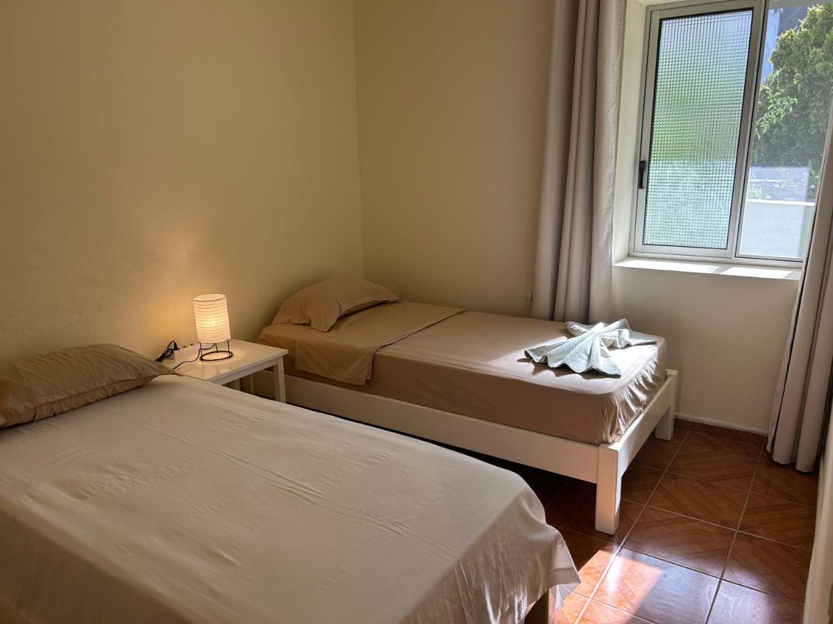 Camera Doppia con Letti Singoli e Bagno in Comune