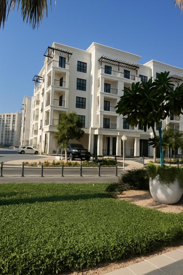 Elegant 1BR Yas Island with Theme Park Views & Exclusive Yas Park Offers - Chambres d’hôtes Abou Dabi