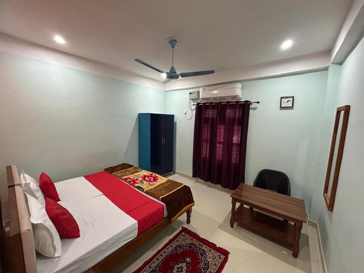 Kedar Guest House Ayodhya - Near Shri Ramlala Temple - Ferienwohnung Ayodhya