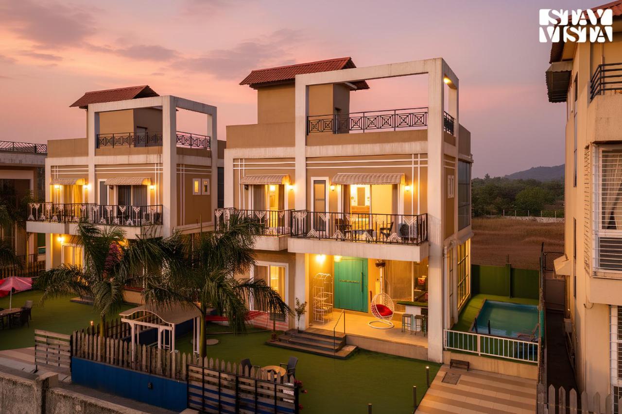 Opal Edge at Zenith Villa by VEO - Part of StayVista with Pool, Lawn, Bathtub - B&B Lonavla