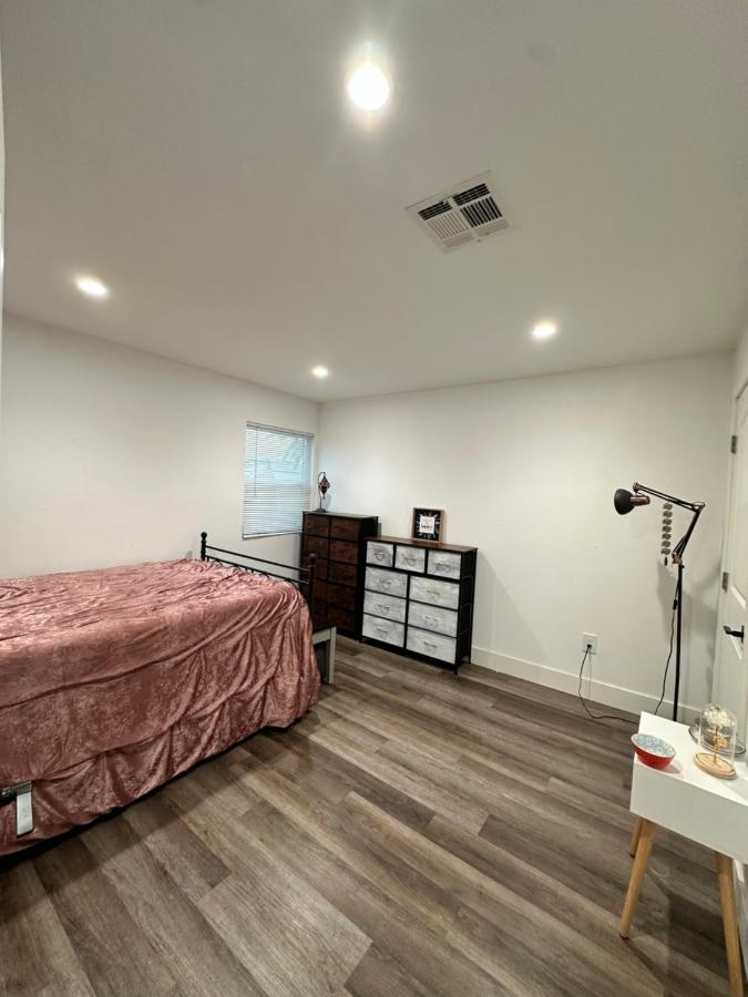 Bright Corner Home Retreat Near SoFi - Bed and Breakfast Los Angeles