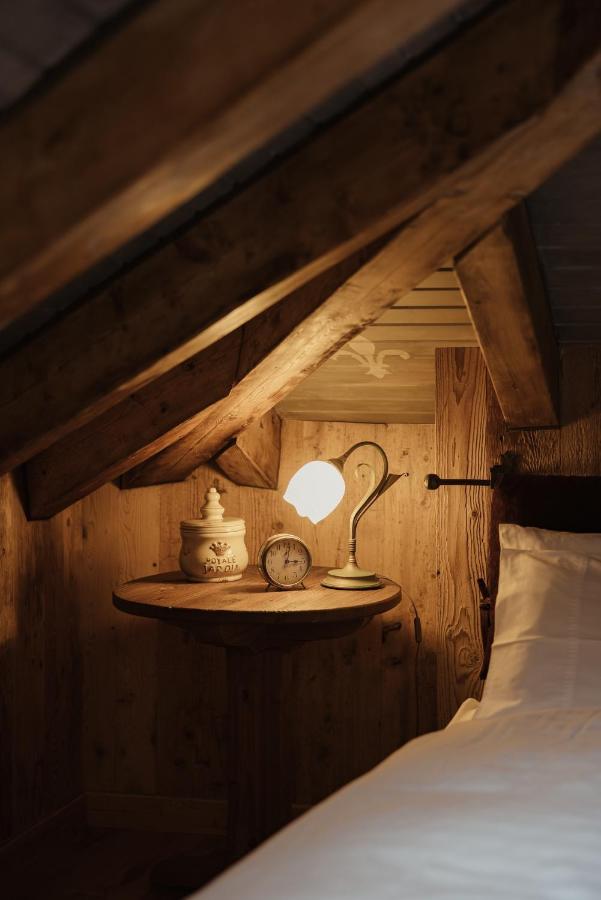 Großes Doppel-/Zweibettzimmer