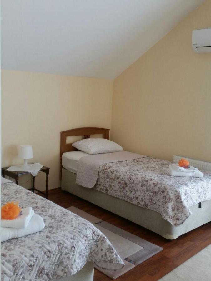 Holiday Sapanca Unluce | Aydinlar Yokusu Ada Sokak No: 102 Unluce Köyü Sapanca Sakarya, 54600 Sapanca/Marmara Region | +90 507 743 41 31