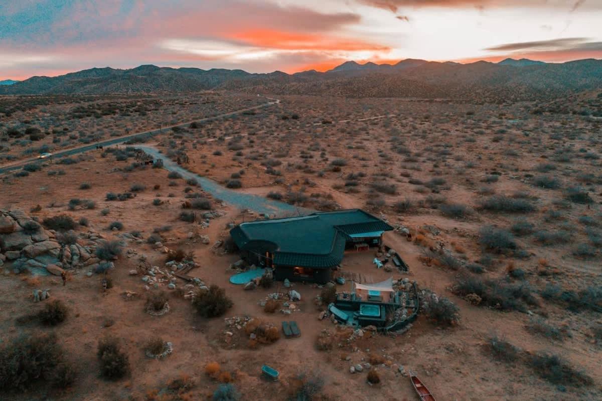 The Rockstar By The Cohost Company - B&B Pioneertown