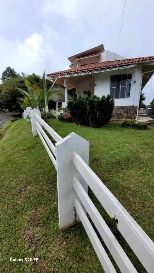 Villa Paraiso de Montana en Altos del Maria - B&B Sorá