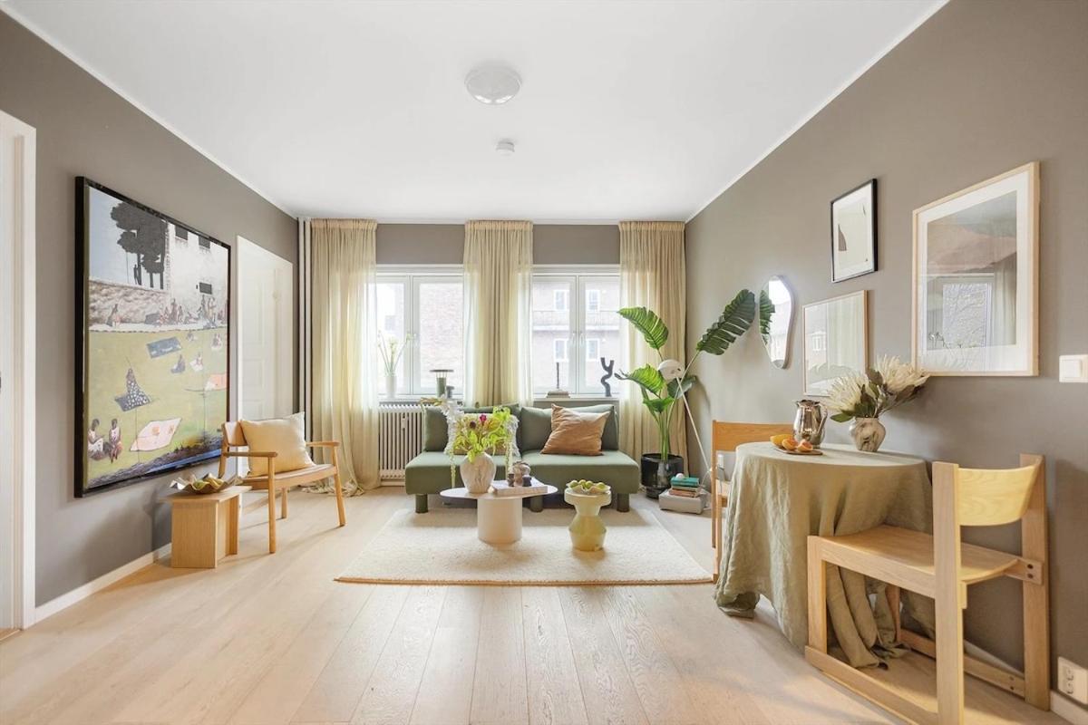 Modern 4BR flat at Grünerløkka, 1 min walk to tram - B&B Oslo