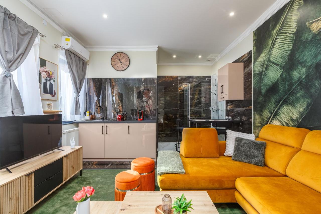 Old Town Treasure Apartments - Bed and Breakfast Debrecen