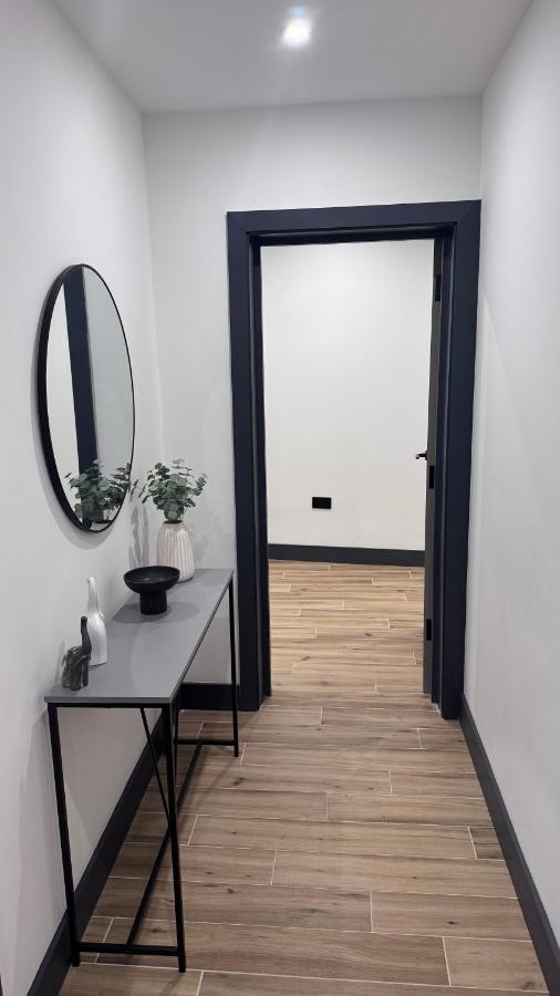 Luxury Apartment Close to Elstree & Borehamwood Station - B&B Borehamwood