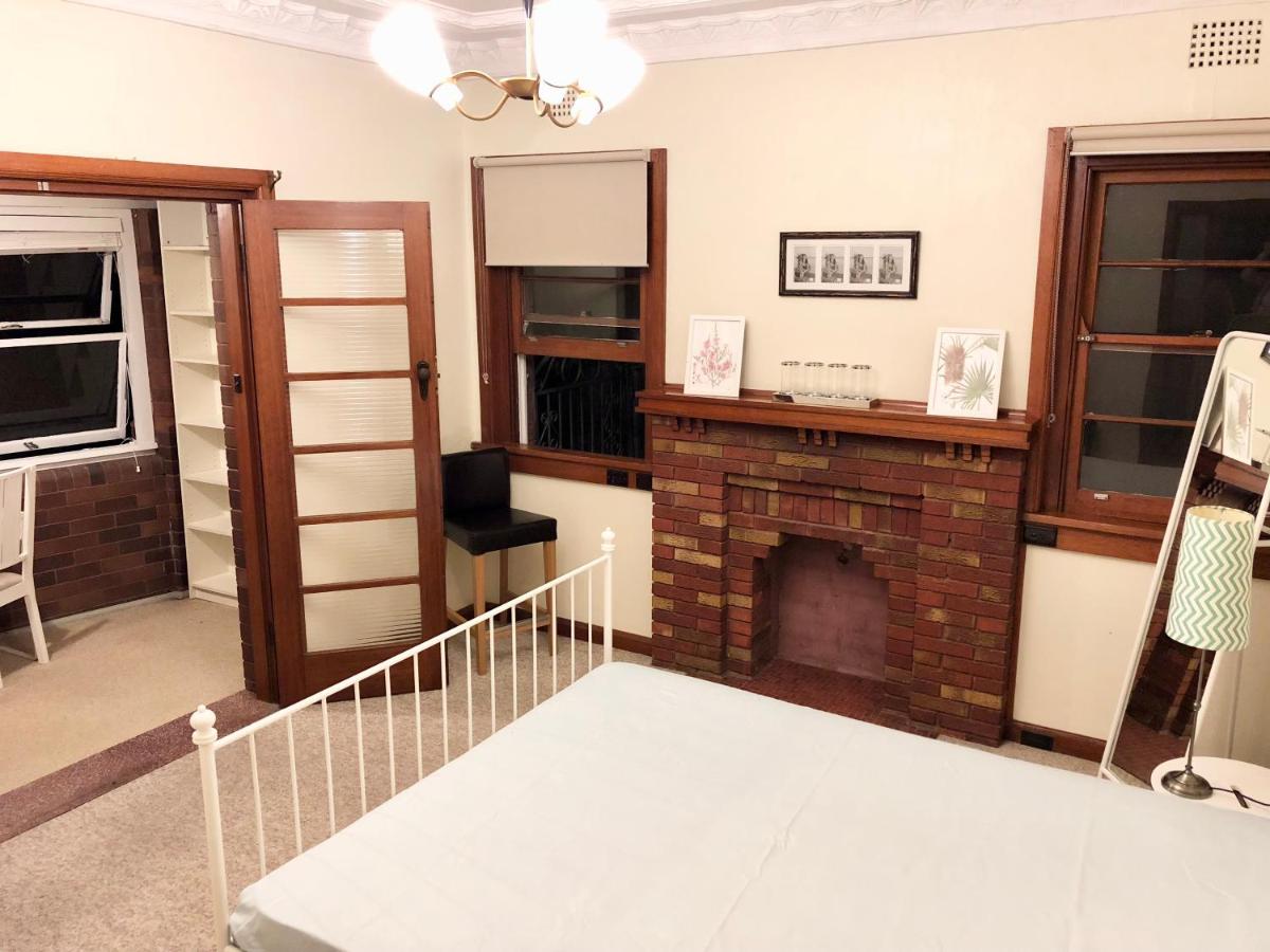 SUNNY STUDY ROOM ATTACHED IN SPACIOUS PRIATE ROOM Eastwood - B&B Sydney