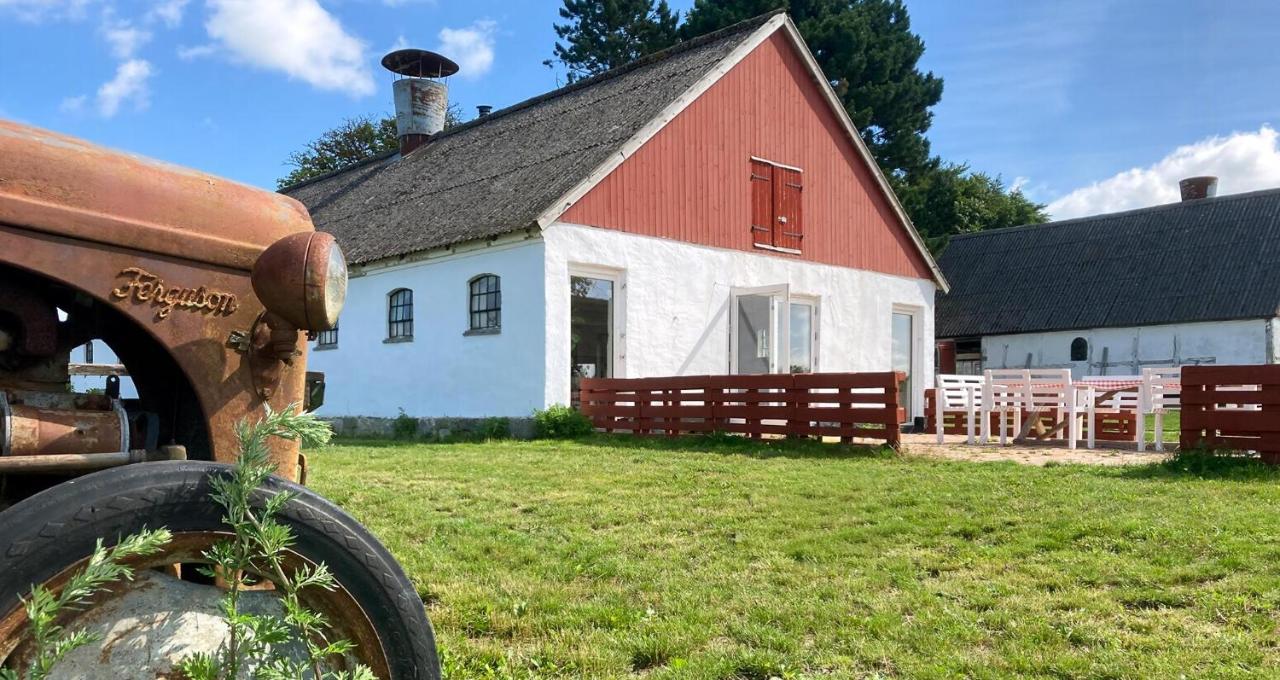 Authentic Country Stay At A Farm Guesthouse - B&B Hårlev