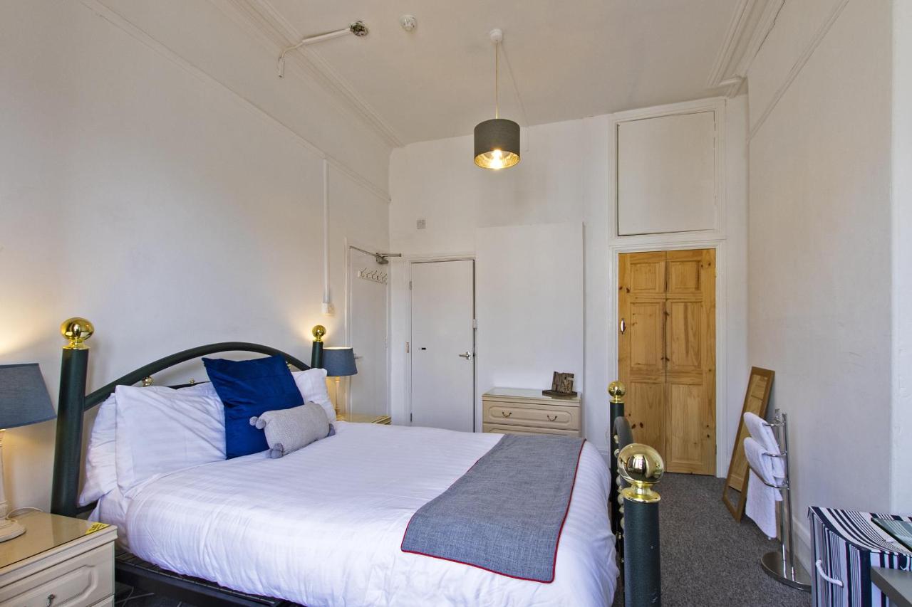 Montague House Apartments - Bed and Breakfast Llandudno