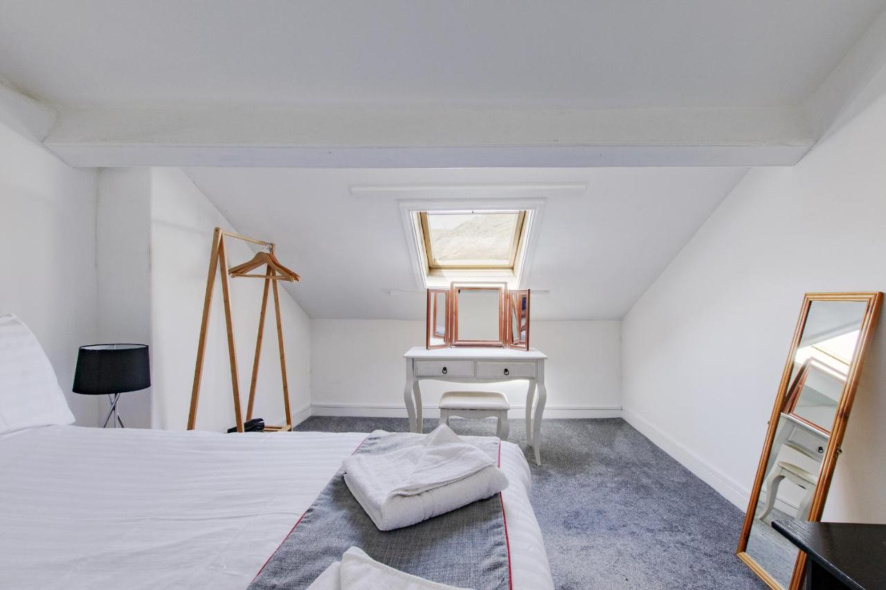 Apartment with Shower