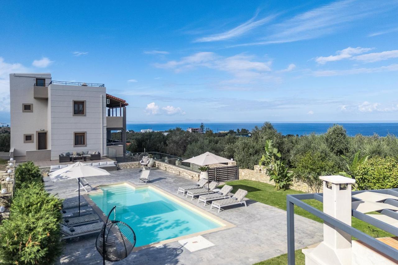 Villa Aris: A Serene Experience, 3BRs, Pool & Bbq - B&B Magnisia