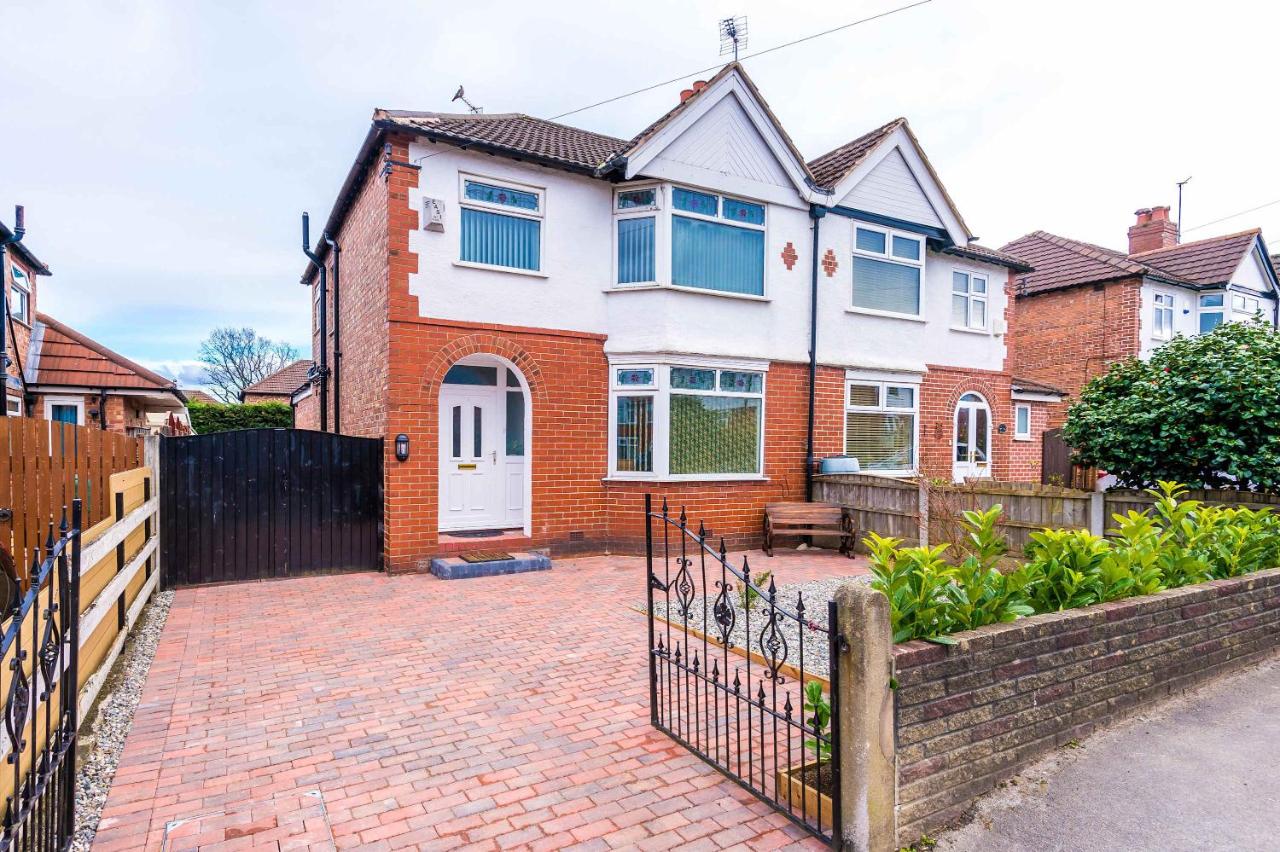 3 Bed Hale Home Free Parking - B&B Hale