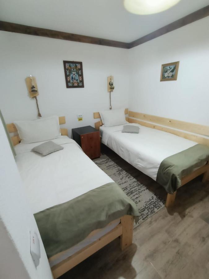 Camera Matrimoniale con Vista Giardino