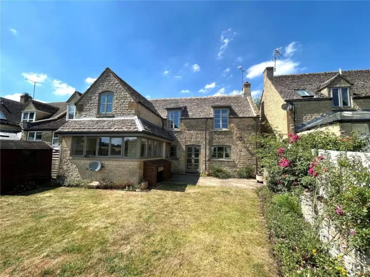 Traditional Cotswold escape with garden and fireplace - B&B Cutsdean