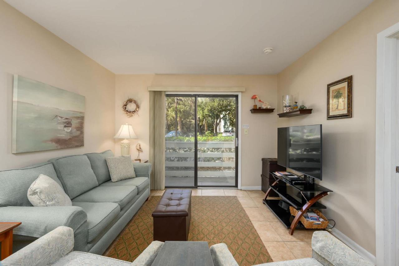 Coastal 2BR w Shared Pool & Tennis Near Beach - B&B Hilton Head