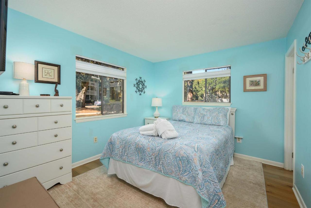 Coastal 2BR w Shared Pool & Tennis Near Beach - B&B Hilton Head
