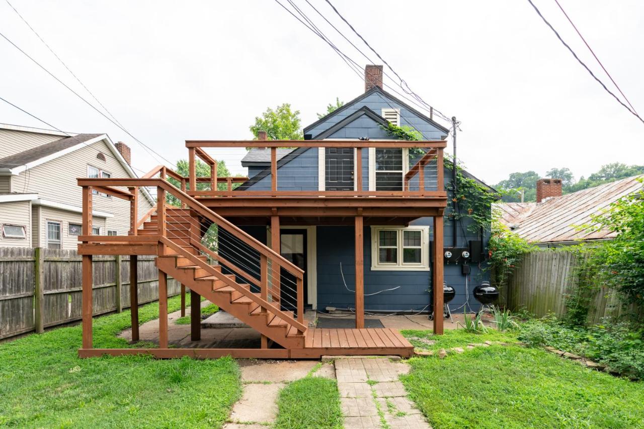 Jungle House Chillicothe Sleeps 12 Downtown Ohio Free Parking - Walk to Historic District - 3BR Luxury Home - Pet Friendly - King Beds - Over 5,800 Five Star Stays - Bed and Breakfast Chillicothe