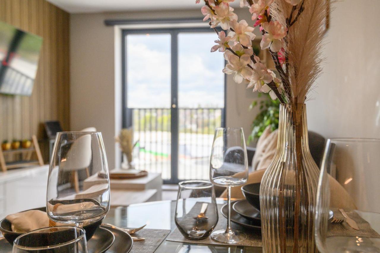 Springwell Suite - City Centre - Balcony & Pool Table - 3 Bed - B&B Leeds