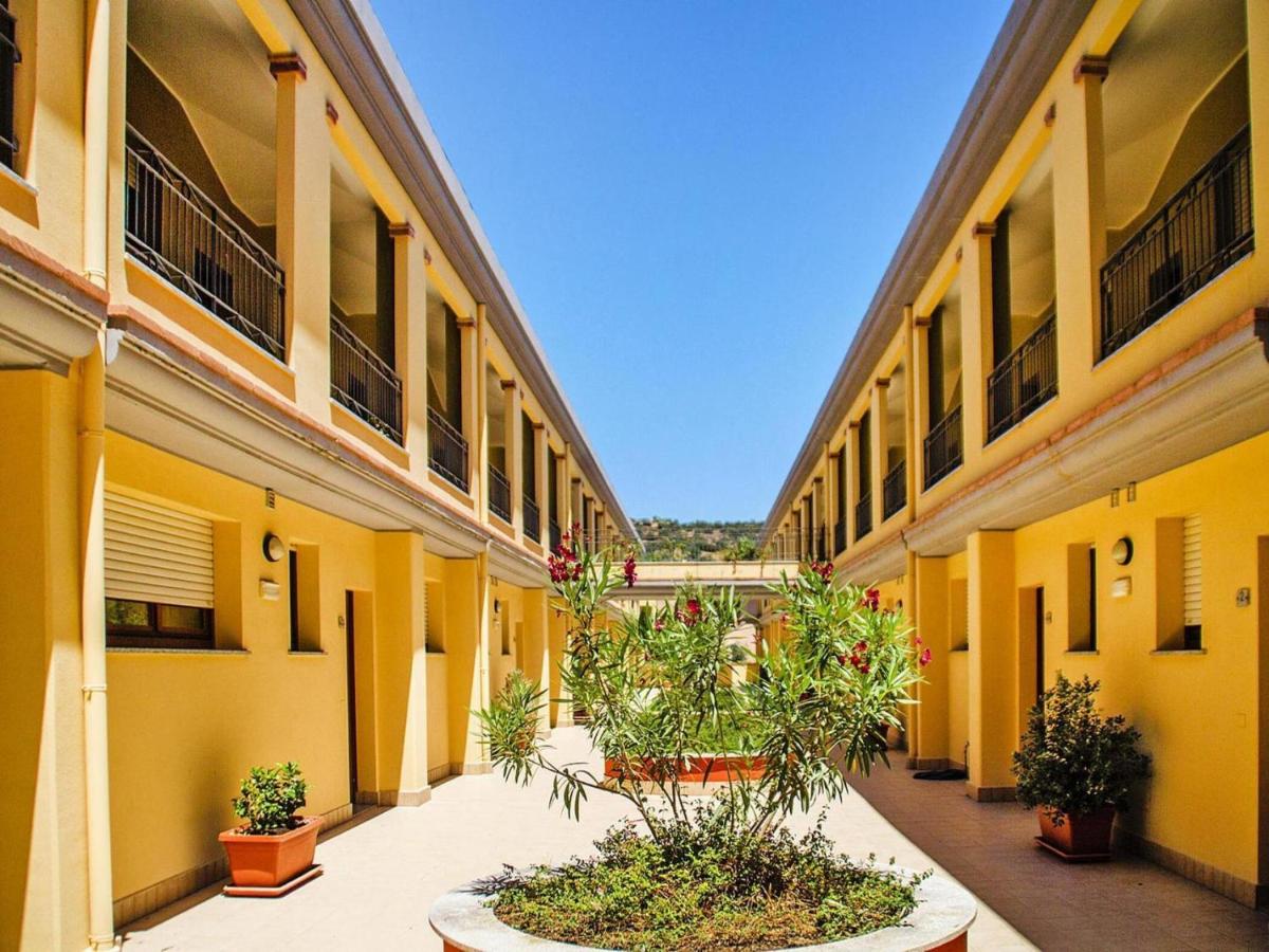 Apartment with garden in Villasimius - Chambres d'hôtes Villasimius