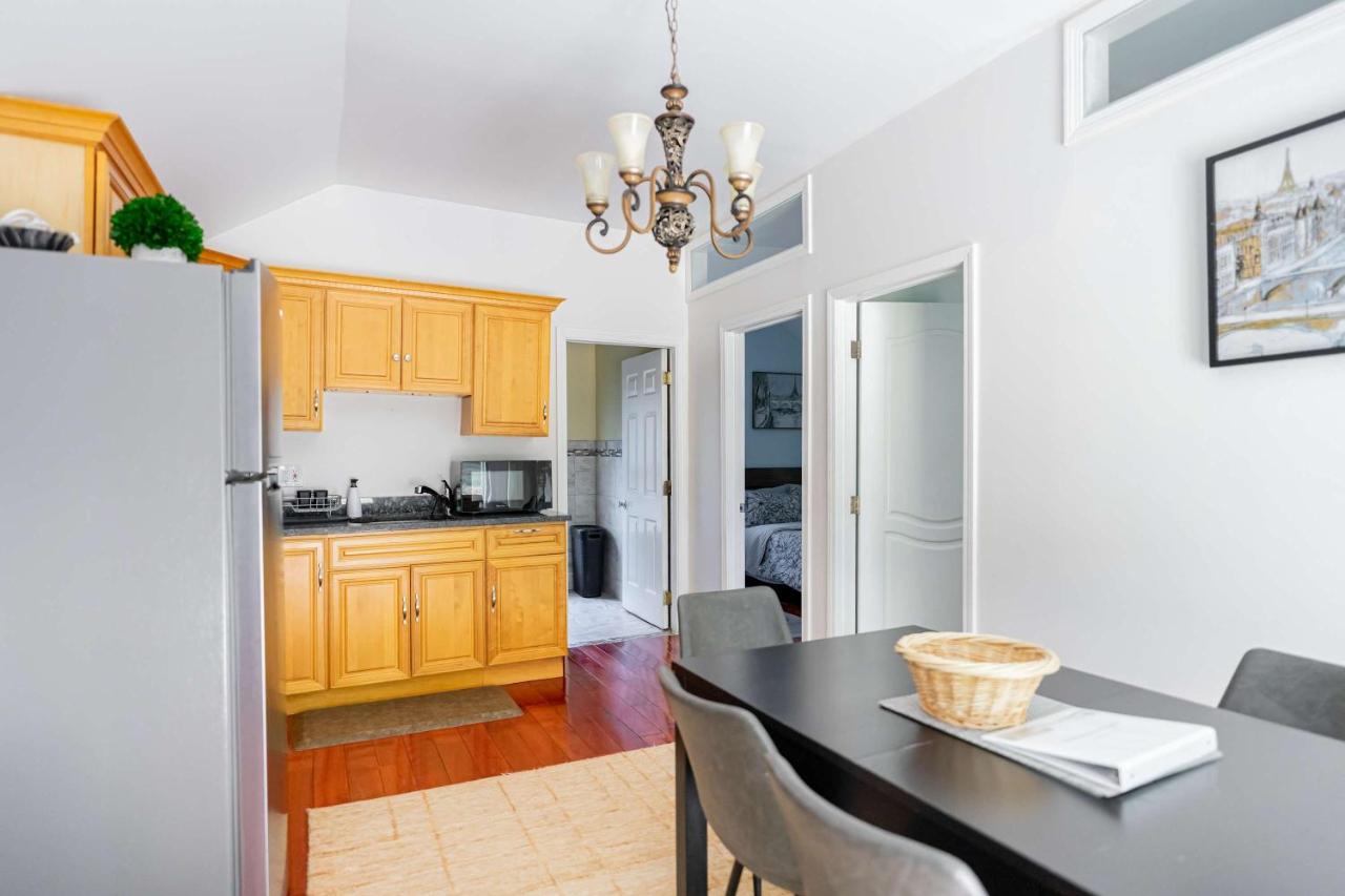 Spacious Two Bedroom Apartment - B&B Wayland