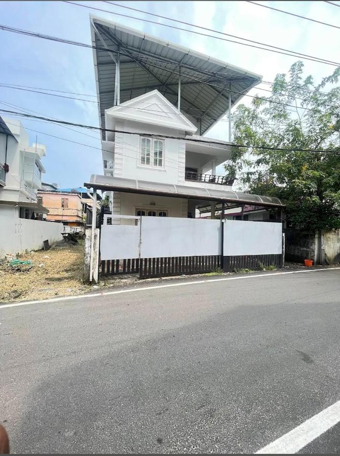 Rajhomes - B&B Kochi