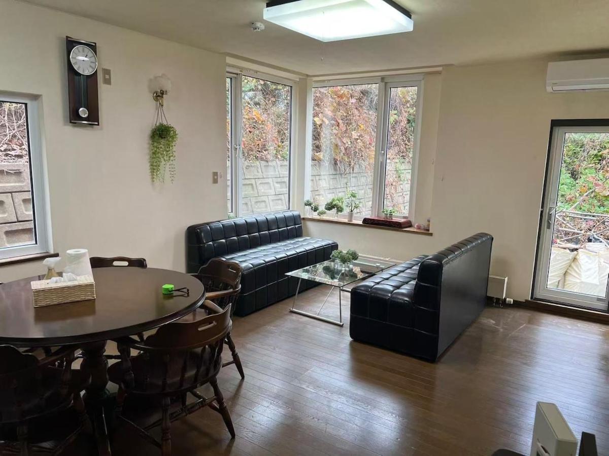 Free Airport Pick-Up Private Aoyama House 青山ハウス - B&B Otaru