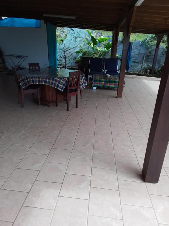 Spacieux T2 en rez-de-jardin avec grande terrasse - B&B Rivière Salée