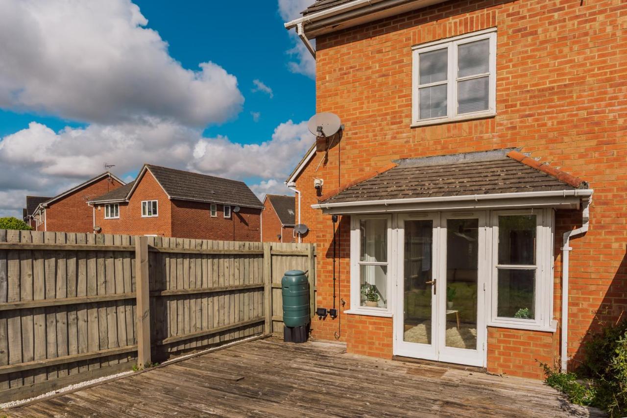 Spacious 3 Bed House in Milton Keynes, by ARP Homes, Free Parking & Garden, Perfect for Contractors and Families - Chambres d’hôtes Wolverton