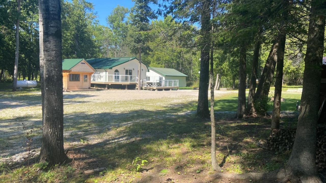 Waterfront 2-BR Cottage Retreat in Manitoulin Island - Bed and Breakfast Kagawong