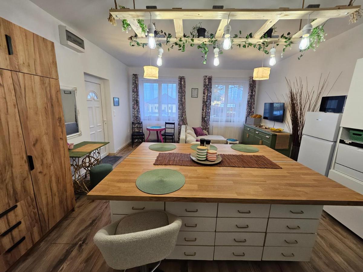 Anna Vendégház - B&B Oroszlány