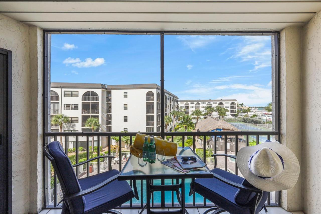 Pleasant condo with spectacular views, pools and spas - B&B Marco Island