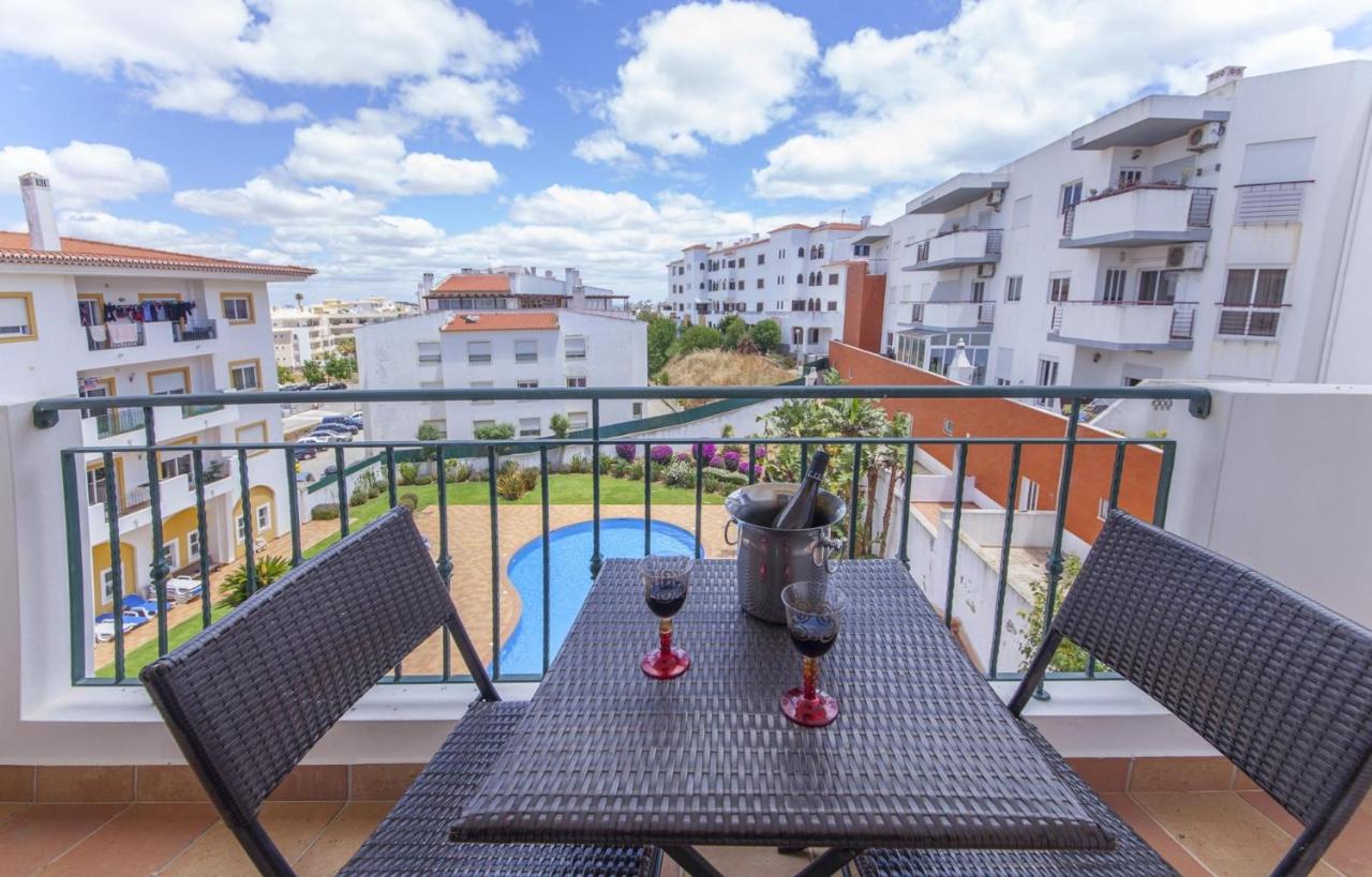 B41 - Windmill Modern with Pool - B&B Lagos